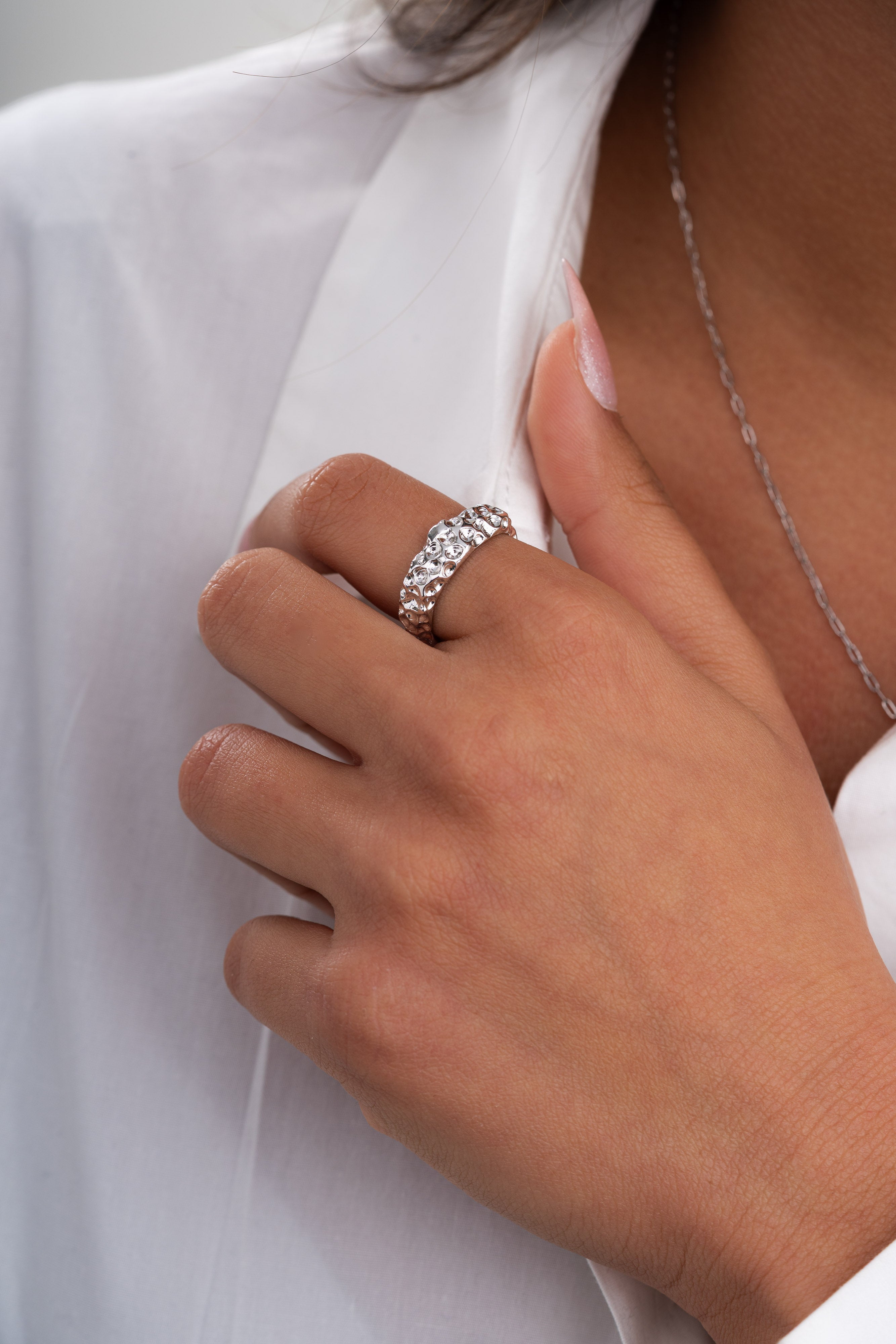 Dewy band ring